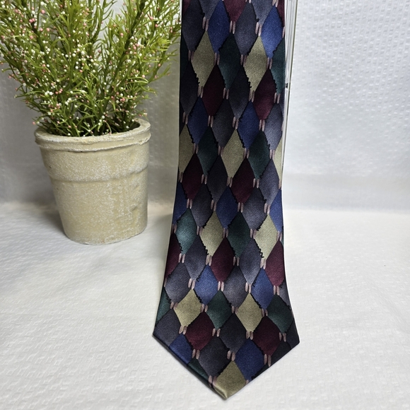 Cocktail Colors Geometric Pattern Mens Silk Tie, Jeweltone Colors EUC - Picture 1 of 6